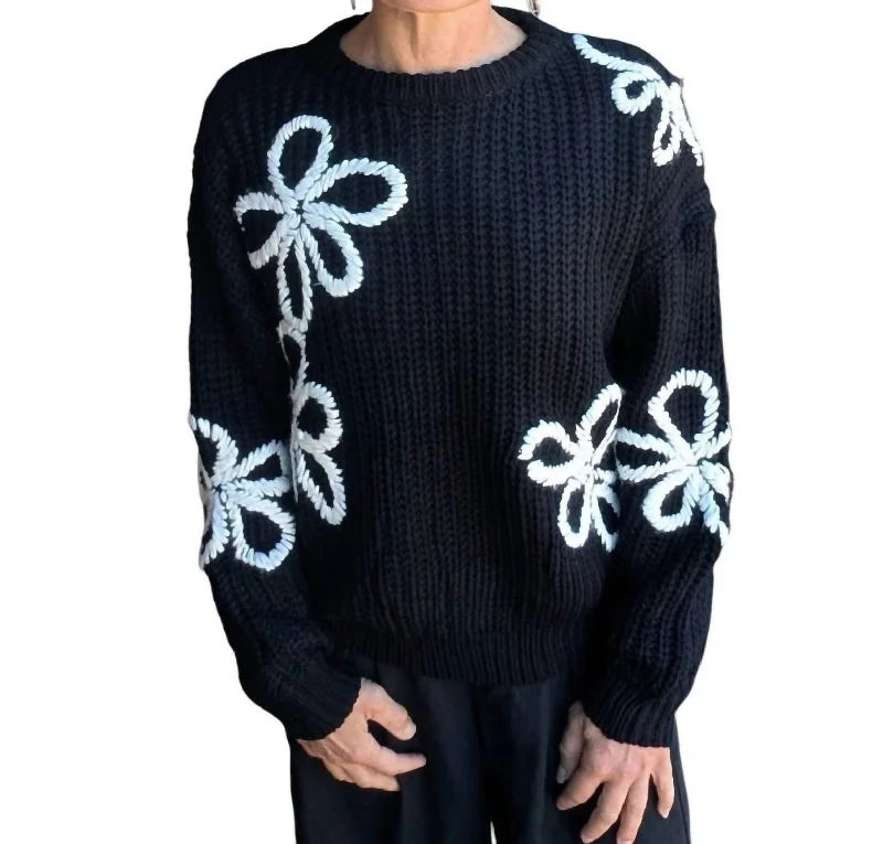 Women's Metallic Pleated Pullovers-Floral Contrast Stitch Sweater In Black & Ivory