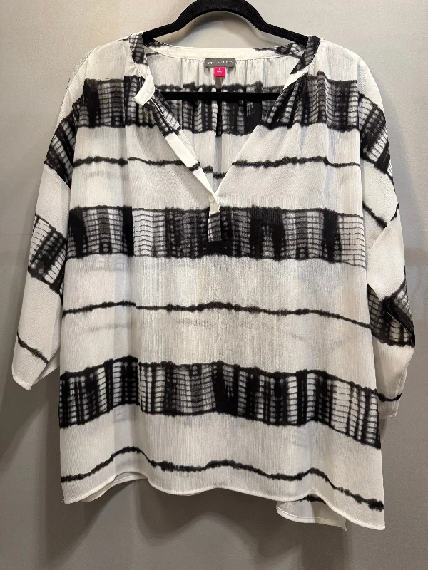 Top Short Sleeve By Vince Camuto In Black & White, Size: L