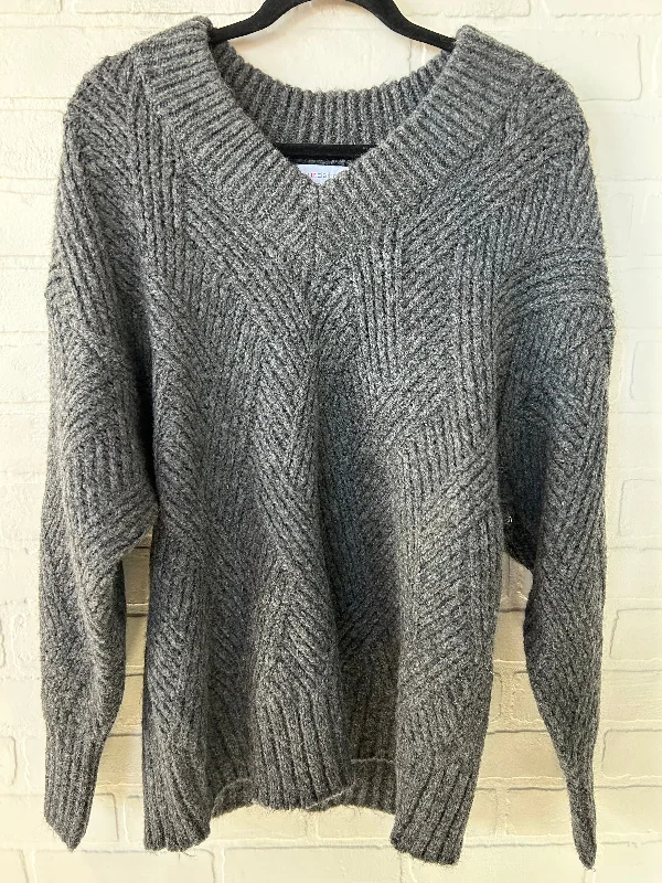 Women's Textured Pencil Pullovers-Sweater By Liz Claiborne In Grey, Size: L